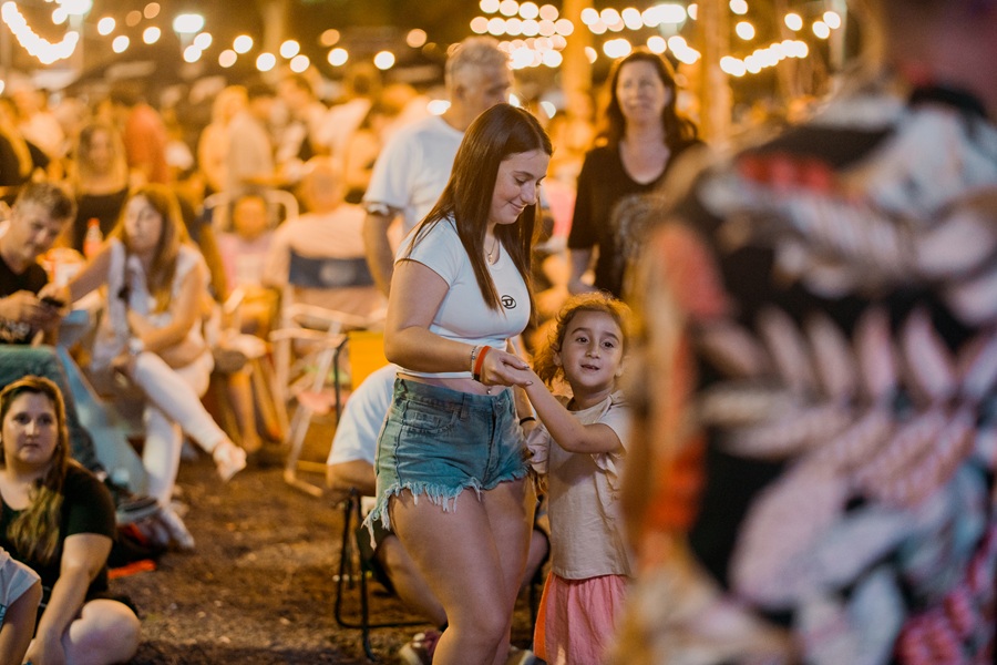 Funes inauguró la temporada de Verano en una gran noche con bandas en vivo y muchas sorpresas más 